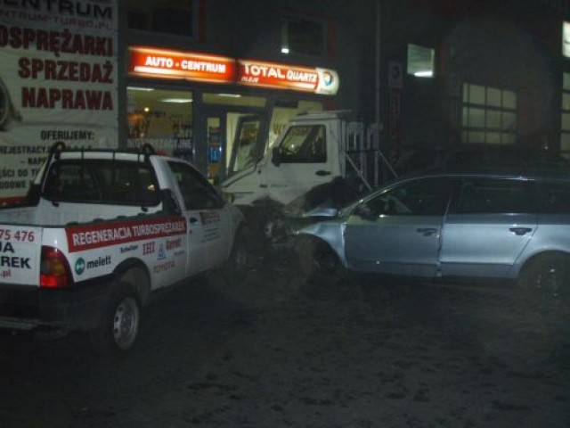 WYPADEK NA UL. ROGOWSKIEGO (16/11/2011)