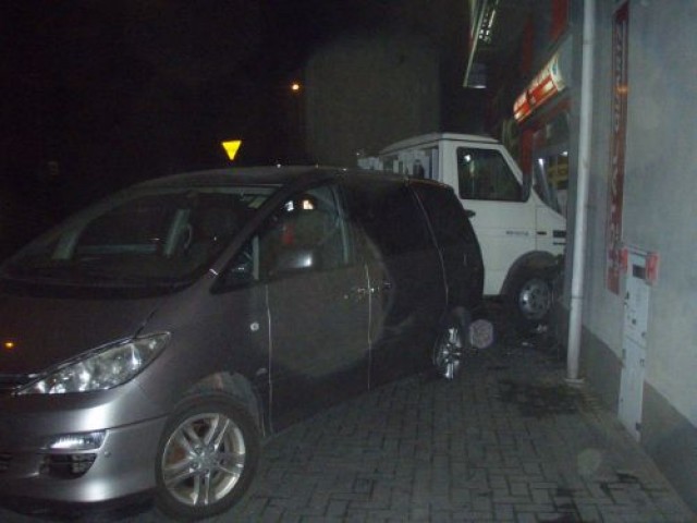WYPADEK NA UL. ROGOWSKIEGO (16/11/2011)