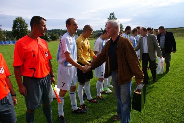 11 sierpnnia, Brody odwiedzi Wiceprezes UEFA. Micha Listkiewicz pogratulowa druynie Kamiennej Brody awansu do Klasy Okrgowej. Z