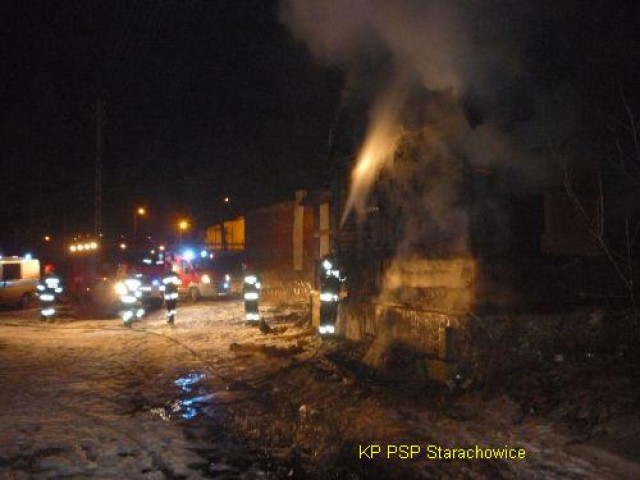Poar drewnianego domu na ulicy Wsplnej w Starachowicach