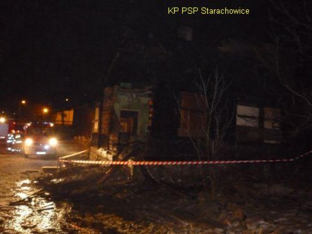 Poar drewnianego domu na ulicy Wsplnej w Starachowicach