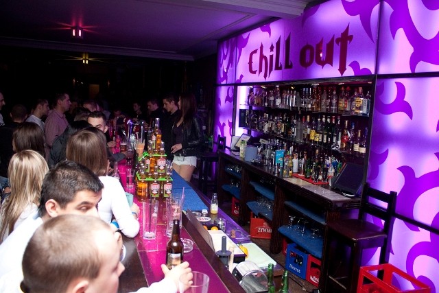 FROZEN BAR W KLUBIE CHILL OUT 
