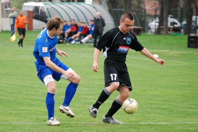 Juventa Starachowice przegraa na wyjedzie z ysic Bodzentyn [ZDJCIA]