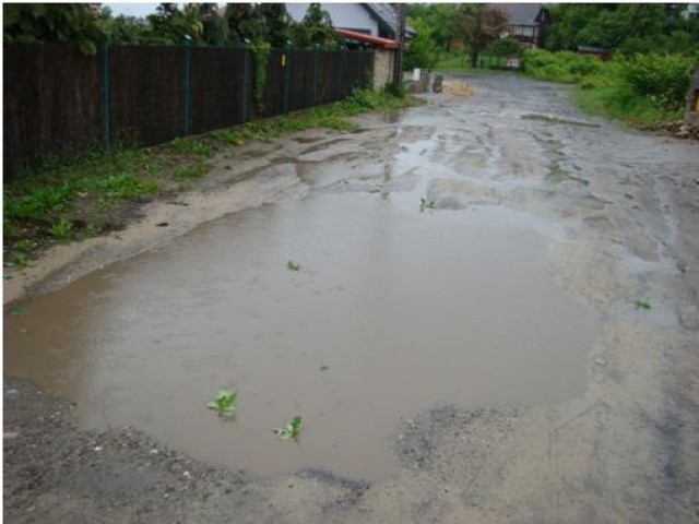 Opakany stan ulicy Dobrej. Zdjcie z dnia 28.05.2013 r.