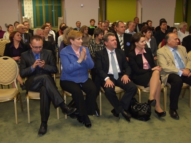 na zdjciu od lewej Pose Artur Gierada, Europose Ra Thun, kandydat na Prezydenta Tomasz Jarosaw Capaa, Pose Marzena Oka Drewnowicz, Pose Zbigniew Pacelt
