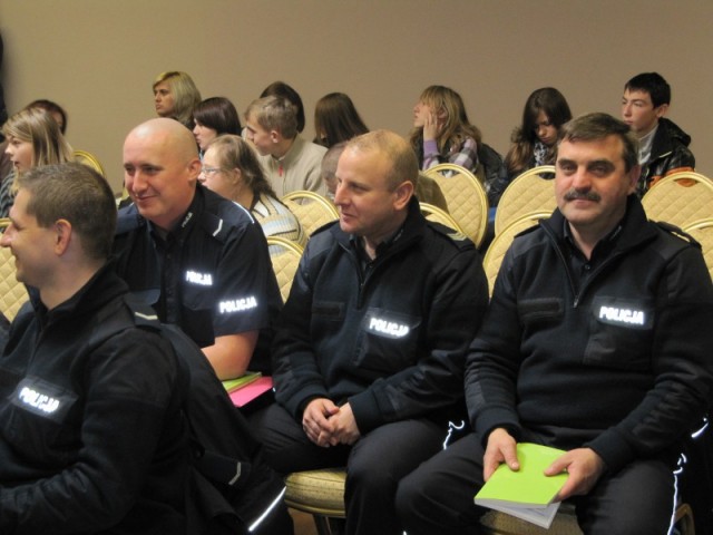 Konferencja zatytuowana „Modzie a przemoc - wspczesne zagroenia”, zorganizowana w dniu 25.11.2010 r. w Hotelu „Europa”