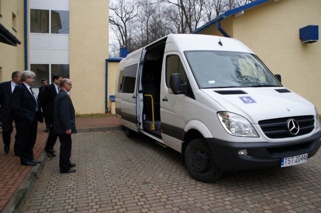 Mercedes sprinter, wart ponad 200 tys. z, przystosowany dla osb niepenosprawnych, trafi do Powiatowego Zakadu Aktywnoci Zawodowej