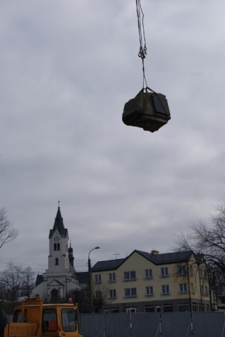 Zdemontowano pomniki na pycie Rynku