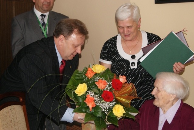 Dzi swoje 100-tne urodziny obchodzia starachowiczanka, mieszkajca na ul. Tulipanowej pani Wiktoria Patek