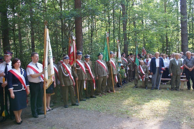 Jak co roku, 4 lipca przy pomniku ofiar II Wojny wiatowej odbya si uroczysto patriotyczna w 69 rocznic pacyfikacji wsi. 