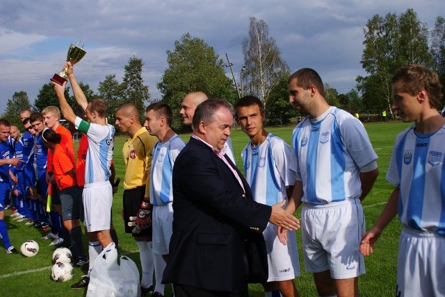 11 sierpnnia, Brody odwiedzi Wiceprezes UEFA. Micha Listkiewicz pogratulowa druynie Kamiennej Brody awansu do Klasy Okrgowej.