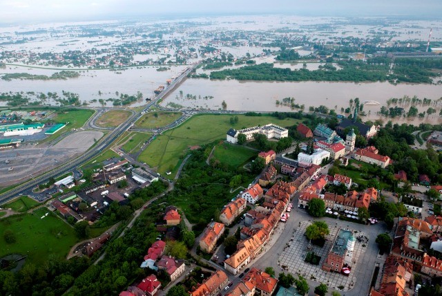 Star miasto, w tle zalany Sandomierz prawobrzeżny