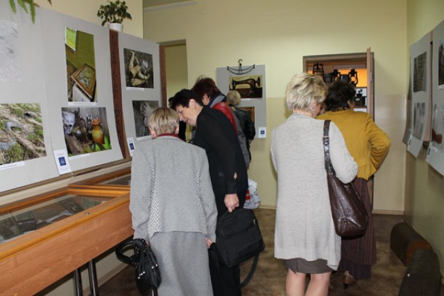 Wernisa wystawy fotograficznej poczony z promocj ksiki, zorganizowano 20 wrzenia br., w starachowickiej filii Pedagogicznej Biblioteki Wojewdzkiej.