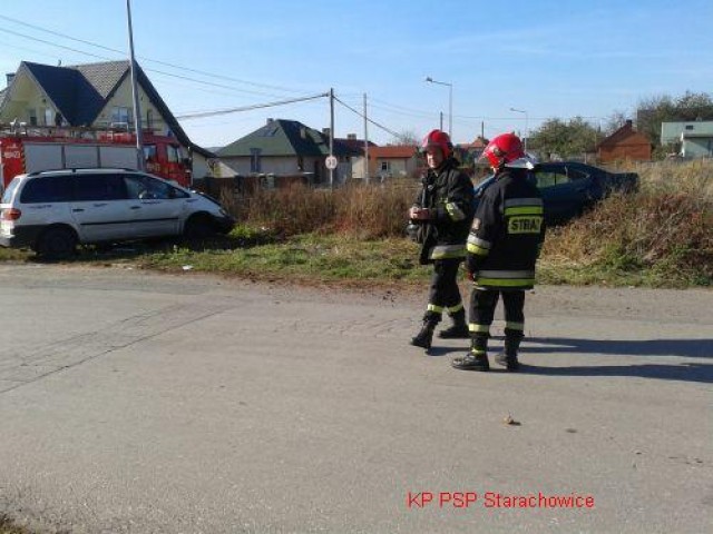 Dzi po godzinie 12:00 doszo do wypadku drogowego na skrzyowaniu ulic ytniej i Smugowej w Starachowicach. 