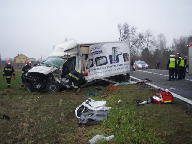 23 listopada w miejscowoci Brody doszo do bardzo powanego wypadku. Cignik siodowy marki Volvo uderzy w samochd dostawczy marki Volkswagen.