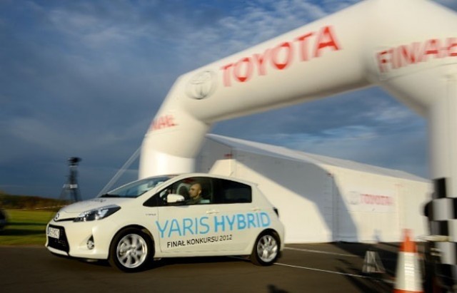 Adam Rymarczuk ze Starachowic zosta posiadaczem nowej hybrydowej Toyoty Yaris. W konkursie zorganizowanym przez Toyot Motor Poland pokona 54 finalistw, uzyskujc najmniejsze zuycie paliwa, na poziomie 0.9 l/100 km!