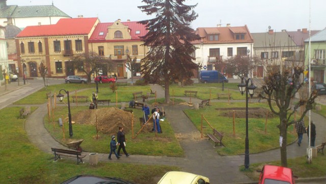 Od 26 listopada trwaj prace archeologiczne na Rynku w Iy. Efektem ma by odsonicie przebiegu cian fundamentowych dawnego ratusza, ktry by zlokalizowany na samym rodku rynku.