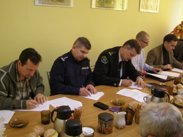 Komendant Powiatowy Policji w Starachowicach insp. Jarosaw Adamski uczestniczy w spotkaniu koalicjantw w realizacji projektu "Odwieamy Nasze Miasta - TOB3CIT (Tabacco Free Cities).