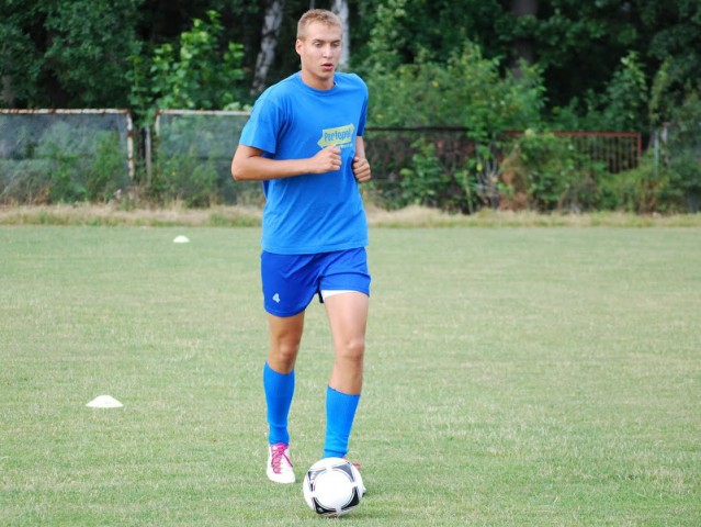 Wychowanek Juventy Starachowice, Bartosz Kwiecie, zosta wypoyczony na p roku z opcj pierwokupu do wystpujcej w Ekstraklasie Korony Kielce.