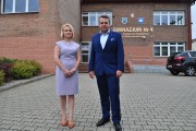 Prezydent Miasta Marek Materek, dyrektor Gimnazjum nr 4 Anna Salamon 