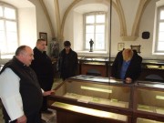 Europose Ra Thun zwiedzia muzeum w klasztorze Ojcw Cystersw
