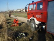 Straacy ze Starachowic uratowali w minion niedziel (30 grudnia) psa ktry wpad do przerbla na Zalewie ,,Pasternik' w Starachowicach.